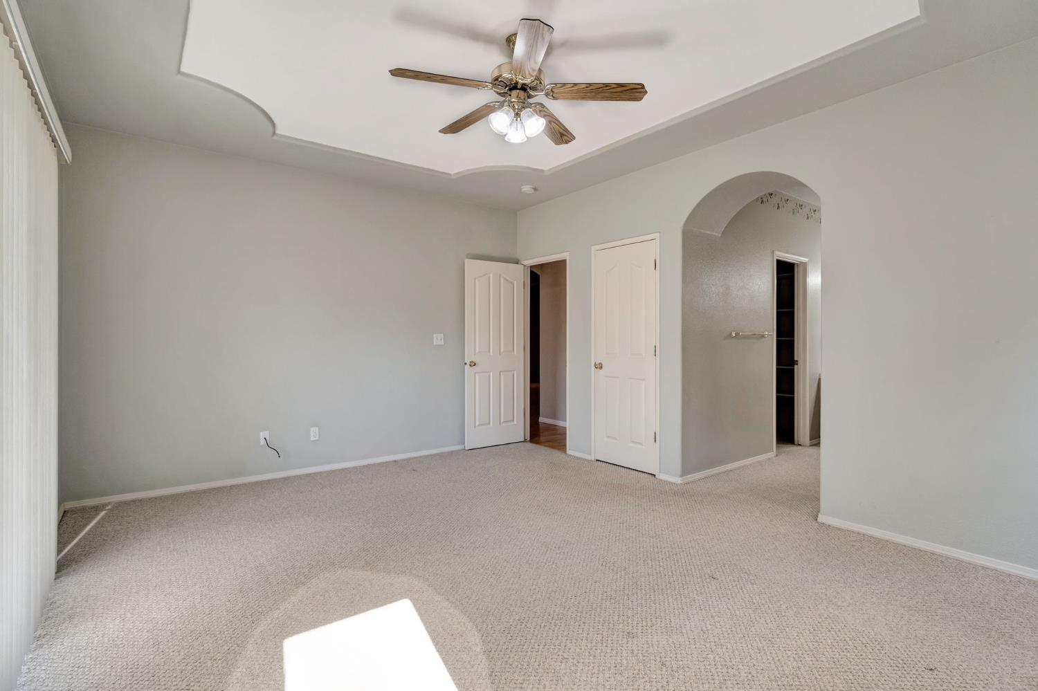 977 Meadow View Rd, Hanford, CA 93230