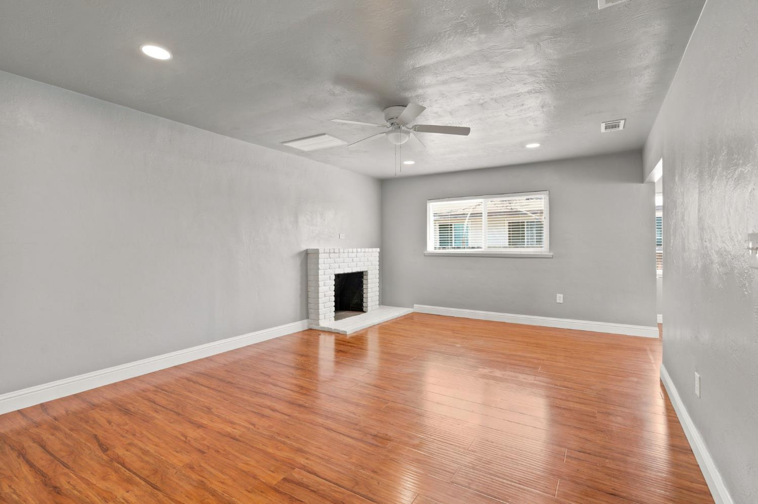 2975 E Austin Way, Fresno, CA 93726