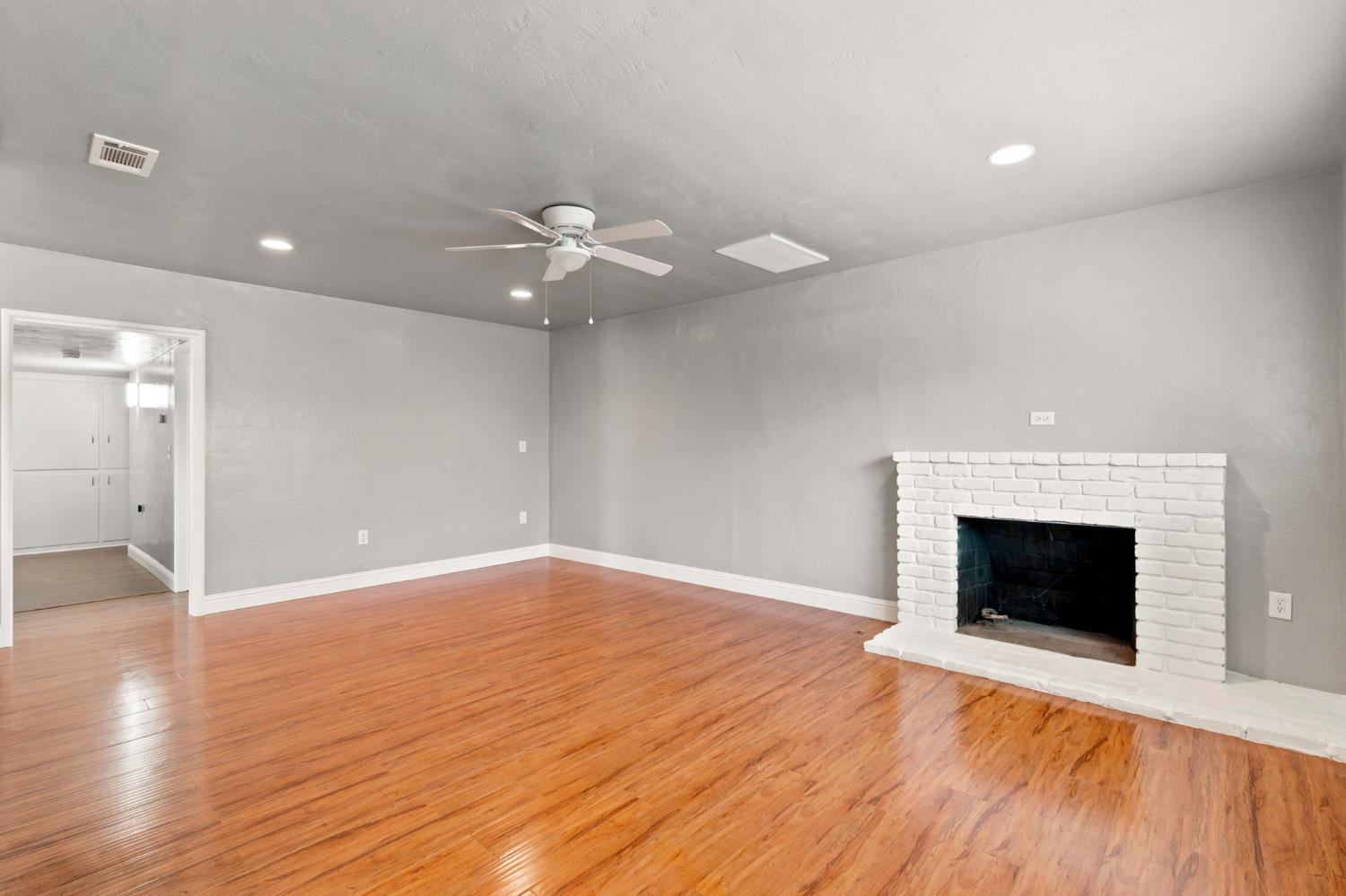 2975 E Austin Way, Fresno, CA 93726