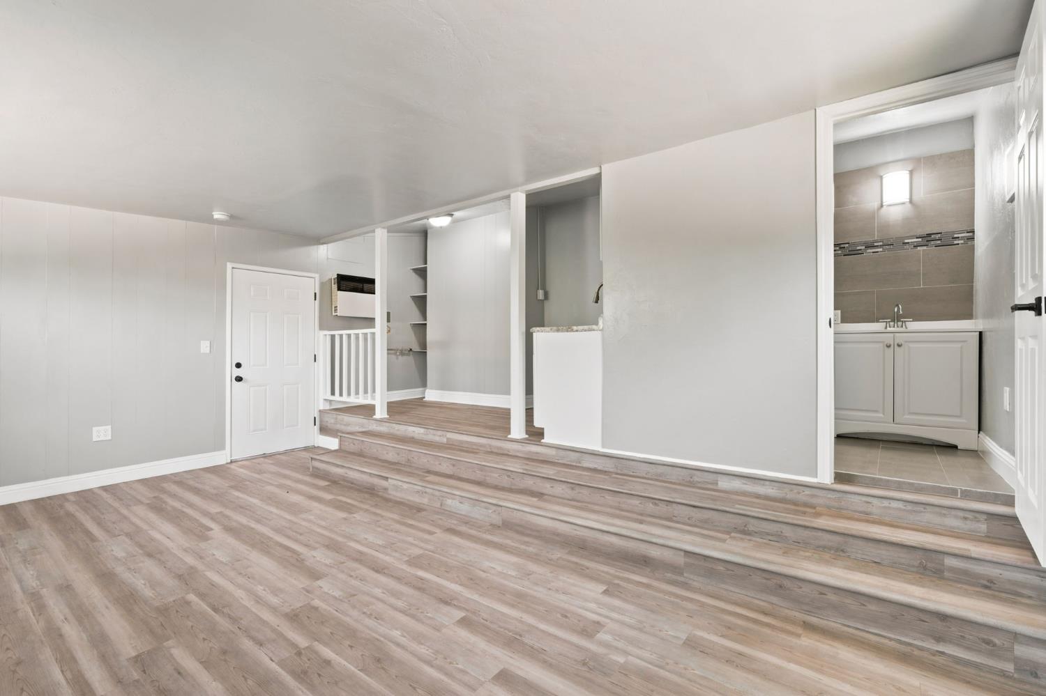 2975 E Austin Way, Fresno, CA 93726