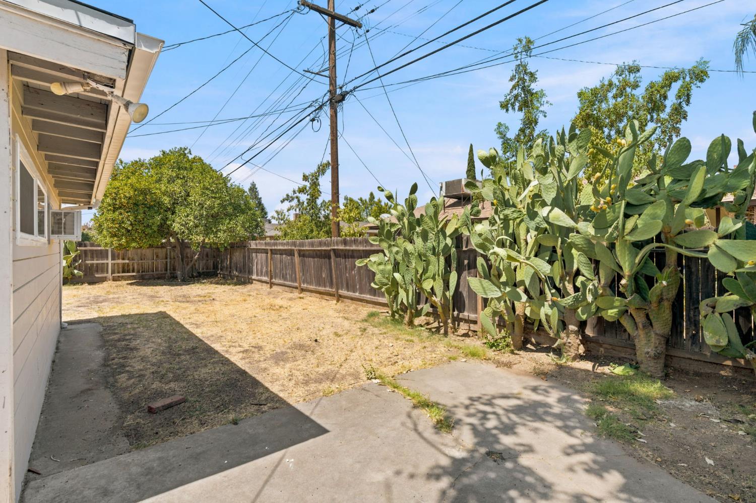 2975 E Austin Way, Fresno, CA 93726