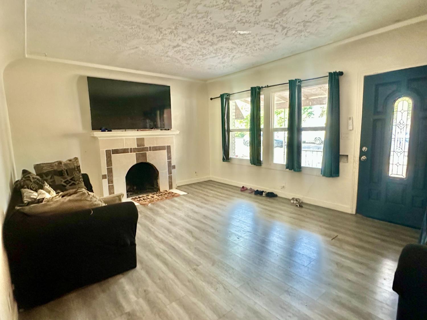 337 S Meridian Ave, Fresno, CA 93702
