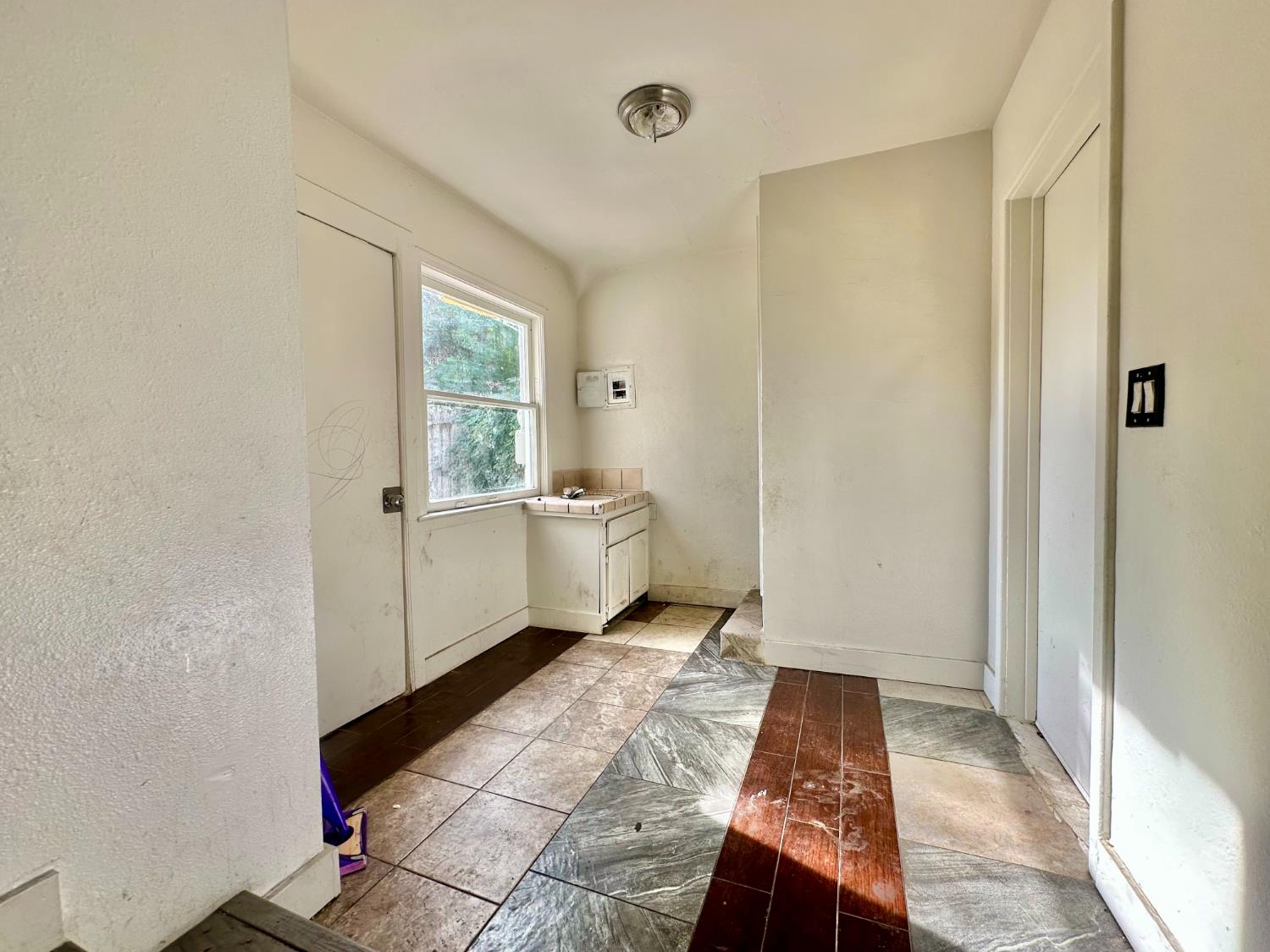 337 S Meridian Ave, Fresno, CA 93702