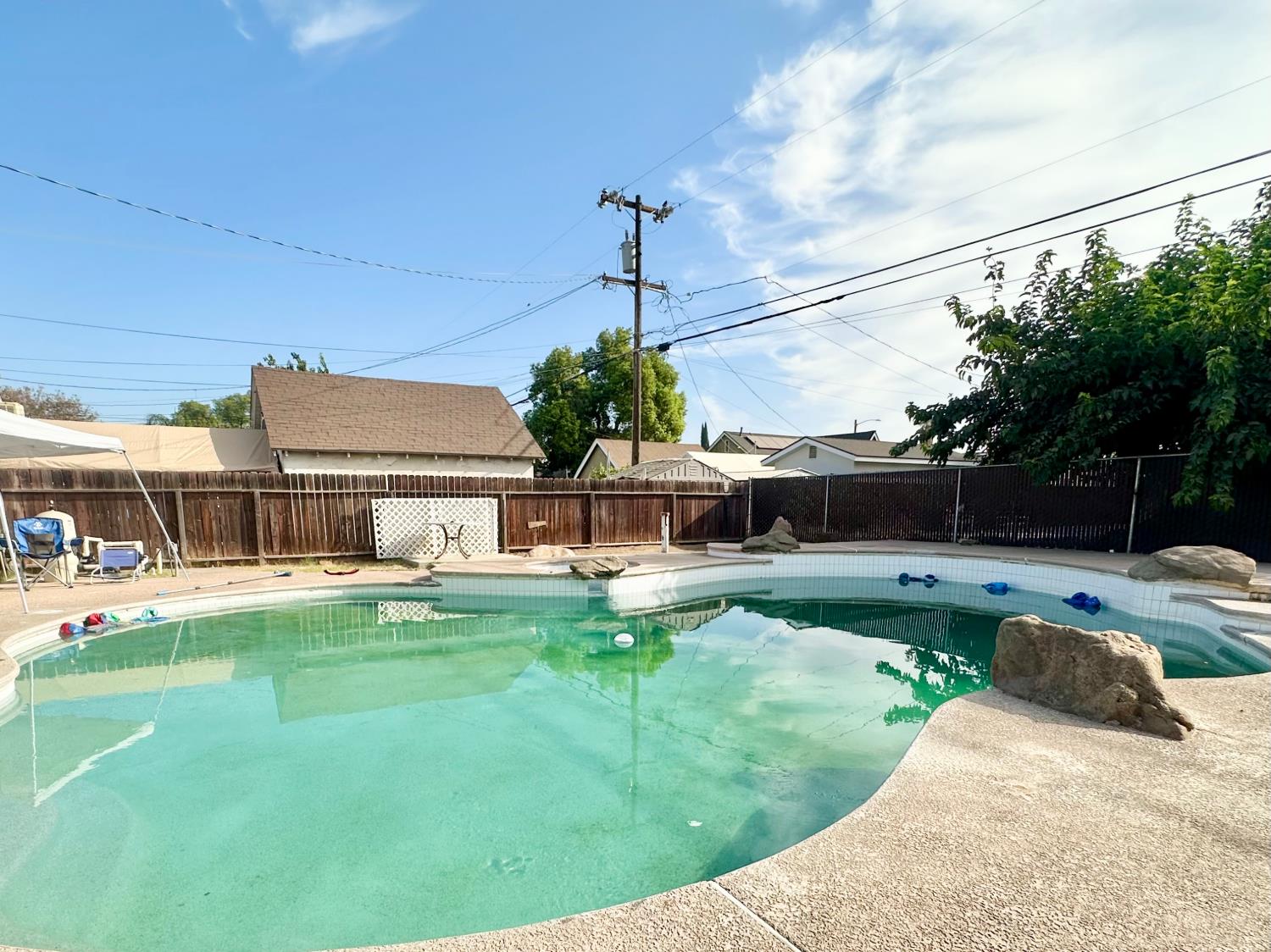 337 S Meridian Ave, Fresno, CA 93702