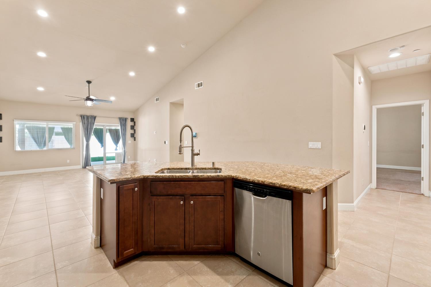 2267 N Duke St, Visalia, CA 93291