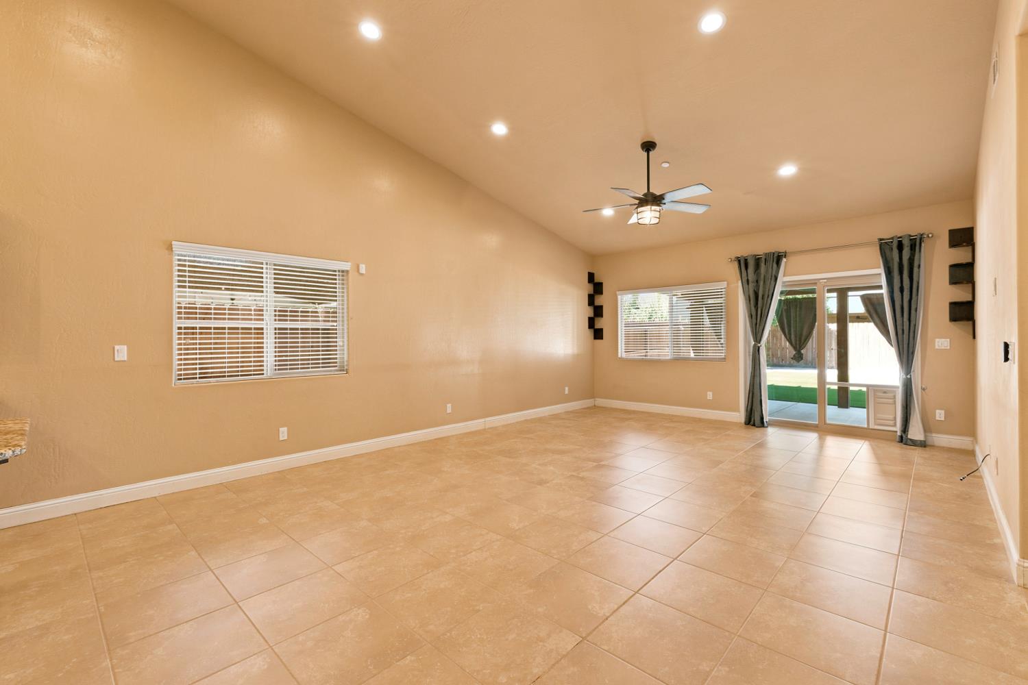 2267 N Duke St, Visalia, CA 93291