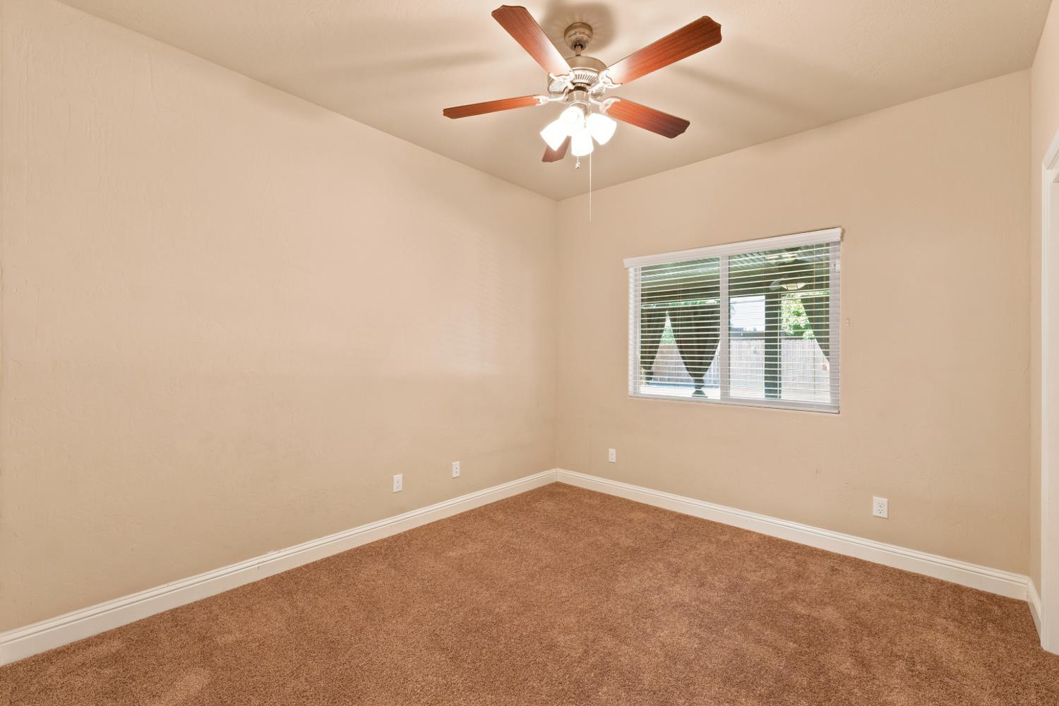 2267 N Duke St, Visalia, CA 93291