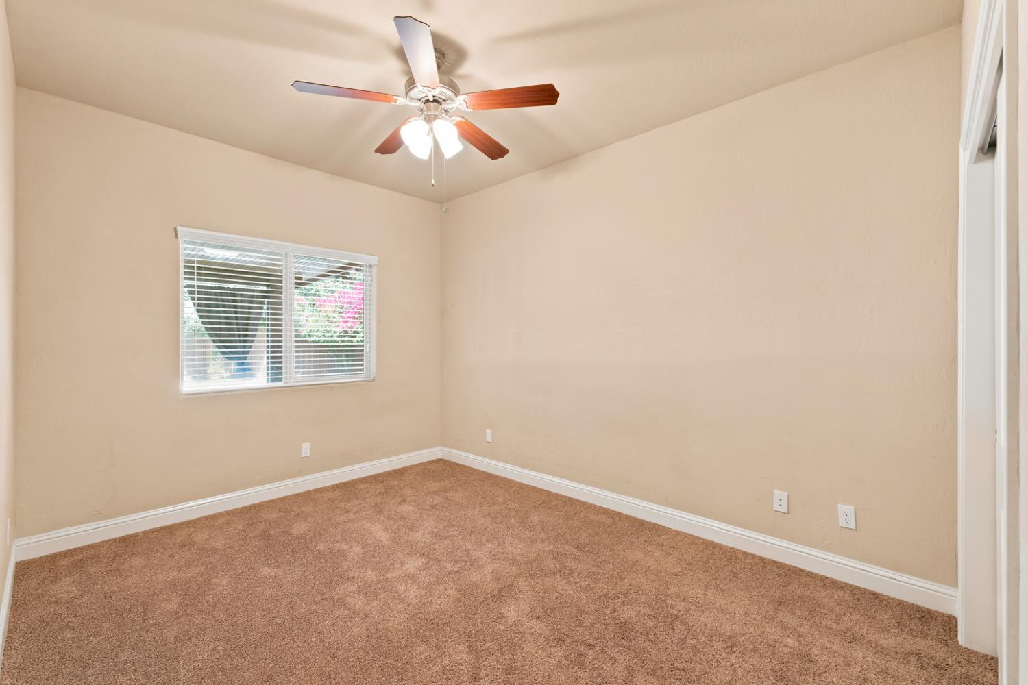 2267 N Duke St, Visalia, CA 93291