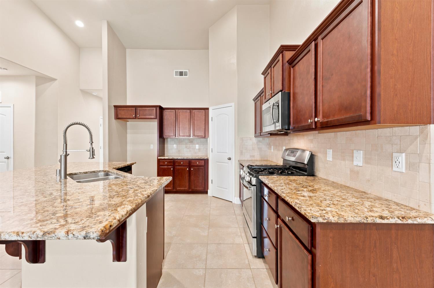 2267 N Duke St, Visalia, CA 93291