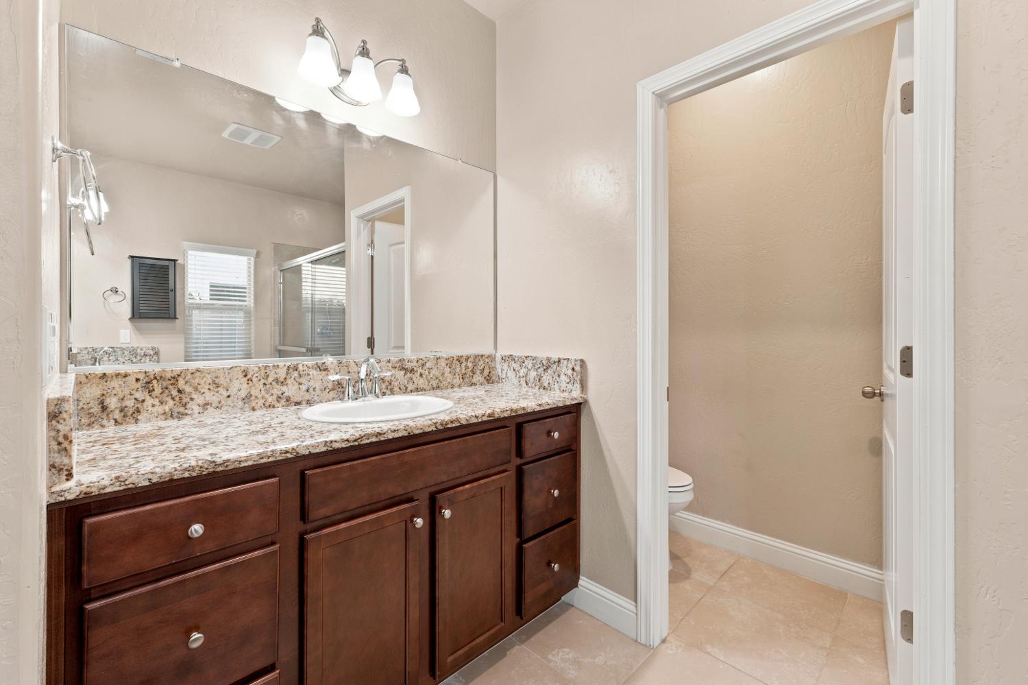 2267 N Duke St, Visalia, CA 93291