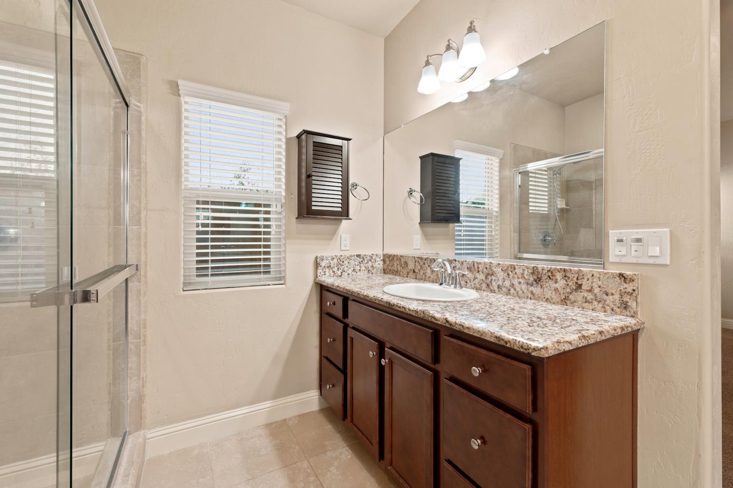 2267 N Duke St, Visalia, CA 93291