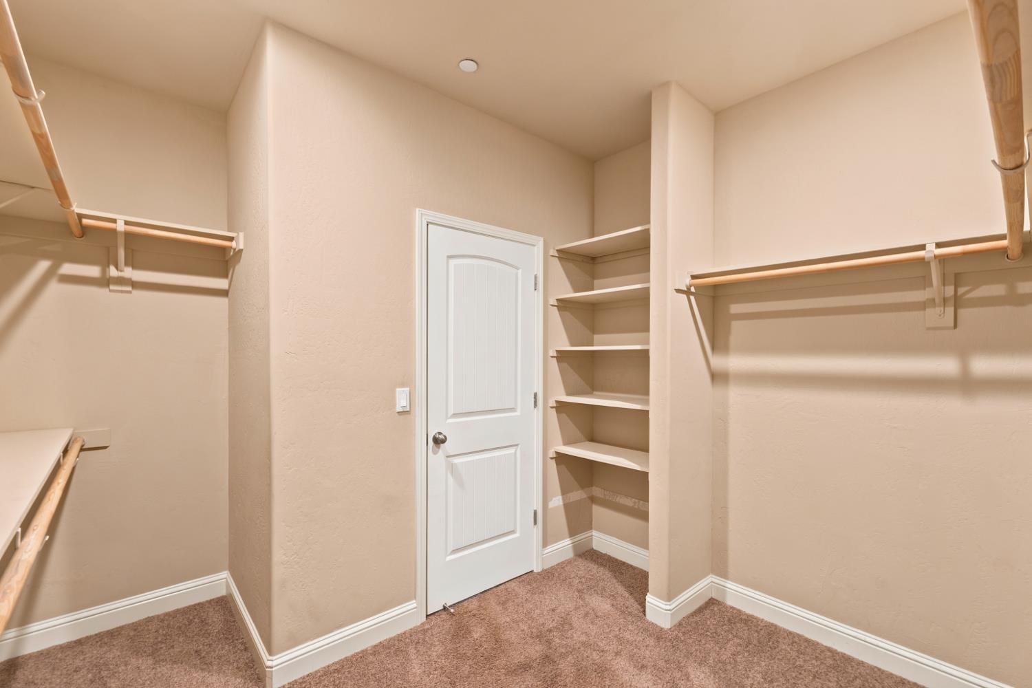 2267 N Duke St, Visalia, CA 93291