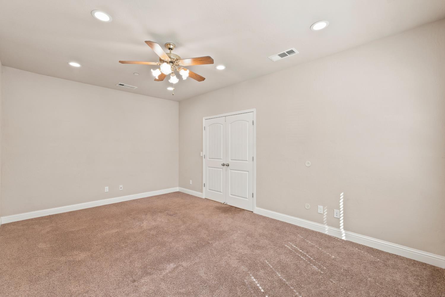 2267 N Duke St, Visalia, CA 93291