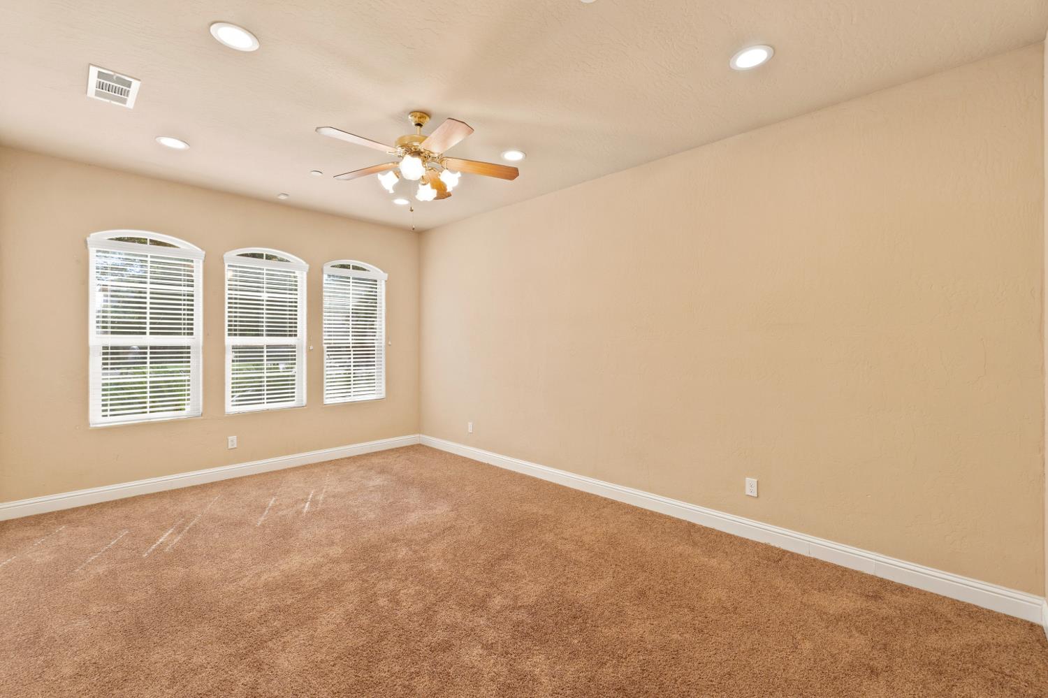 2267 N Duke St, Visalia, CA 93291