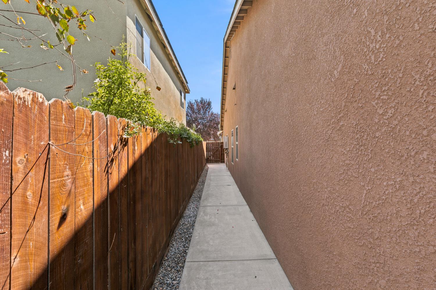 2267 N Duke St, Visalia, CA 93291