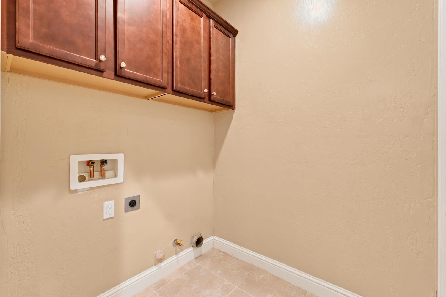 2267 N Duke St, Visalia, CA 93291