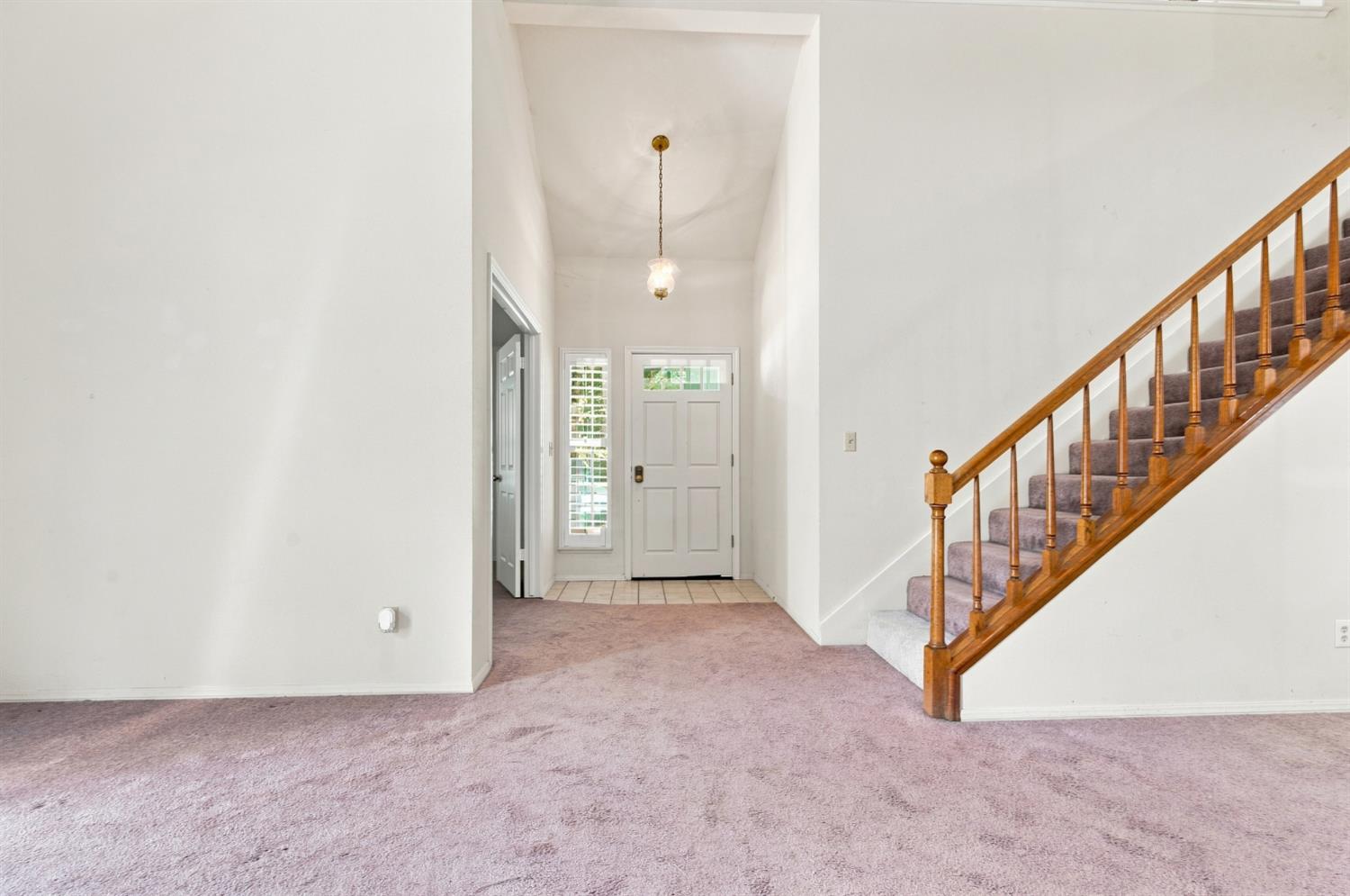 9126 N Stoneridge Ln, Fresno, CA 93720
