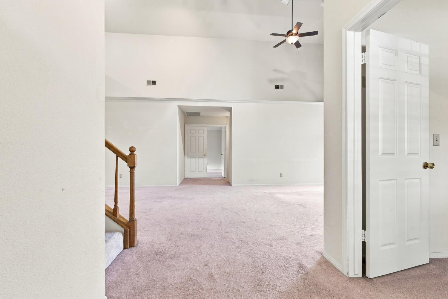 9126 N Stoneridge Ln, Fresno, CA 93720