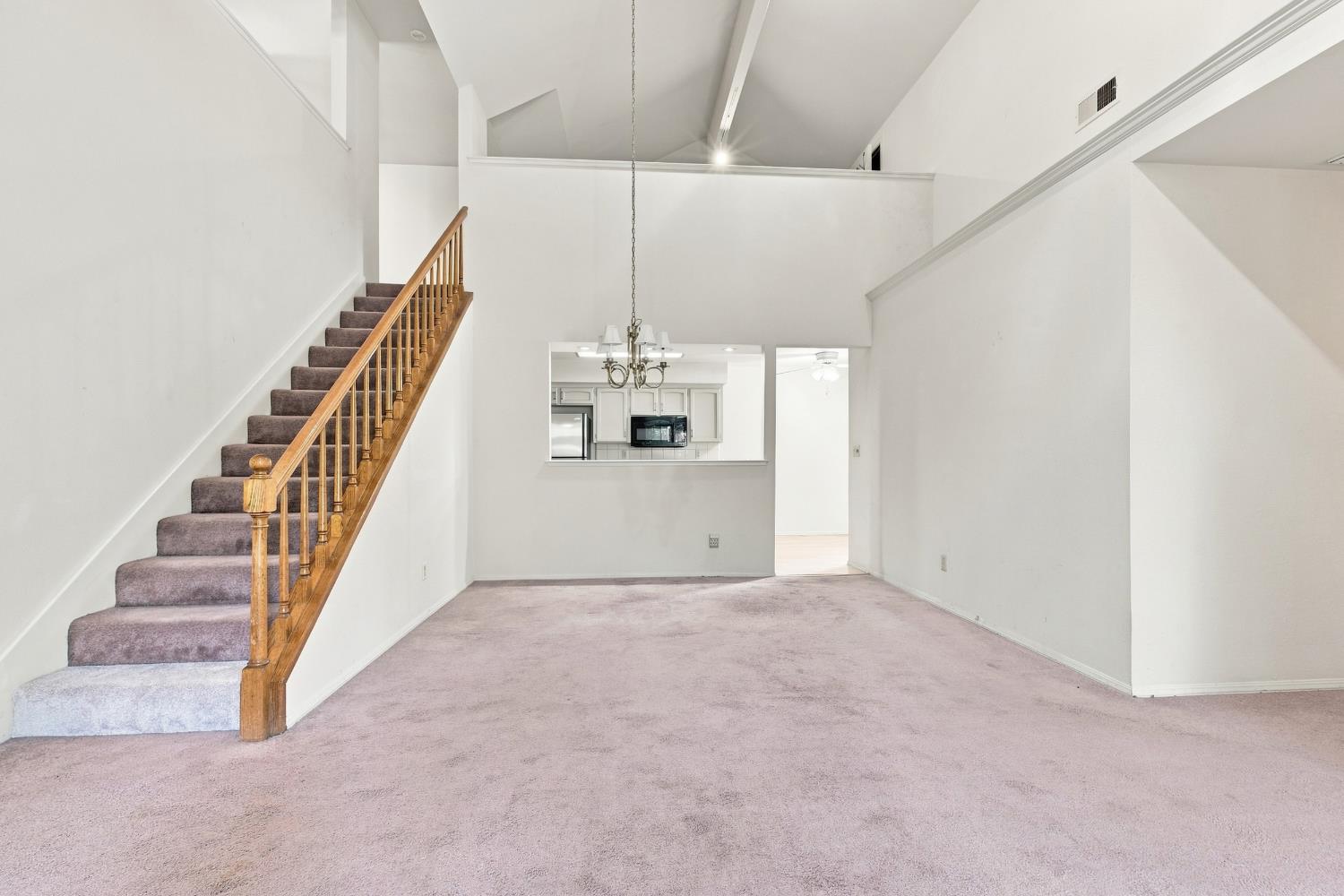 9126 N Stoneridge Ln, Fresno, CA 93720