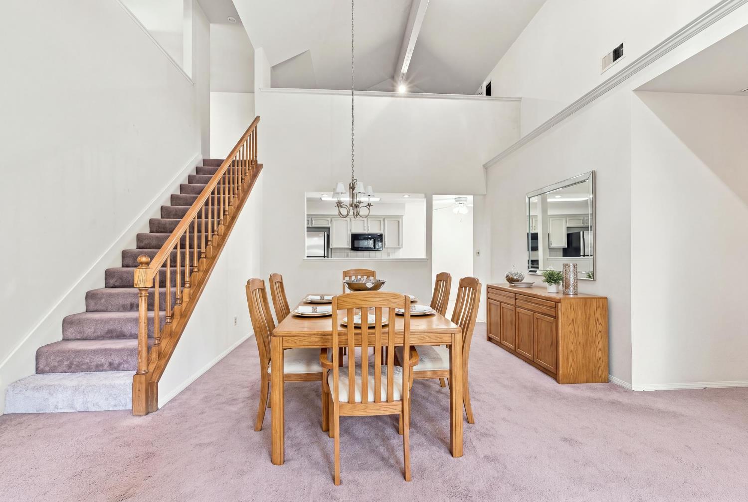 9126 N Stoneridge Ln, Fresno, CA 93720
