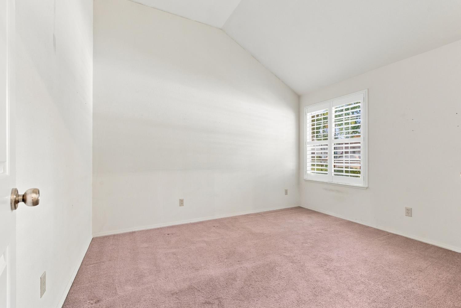 9126 N Stoneridge Ln, Fresno, CA 93720