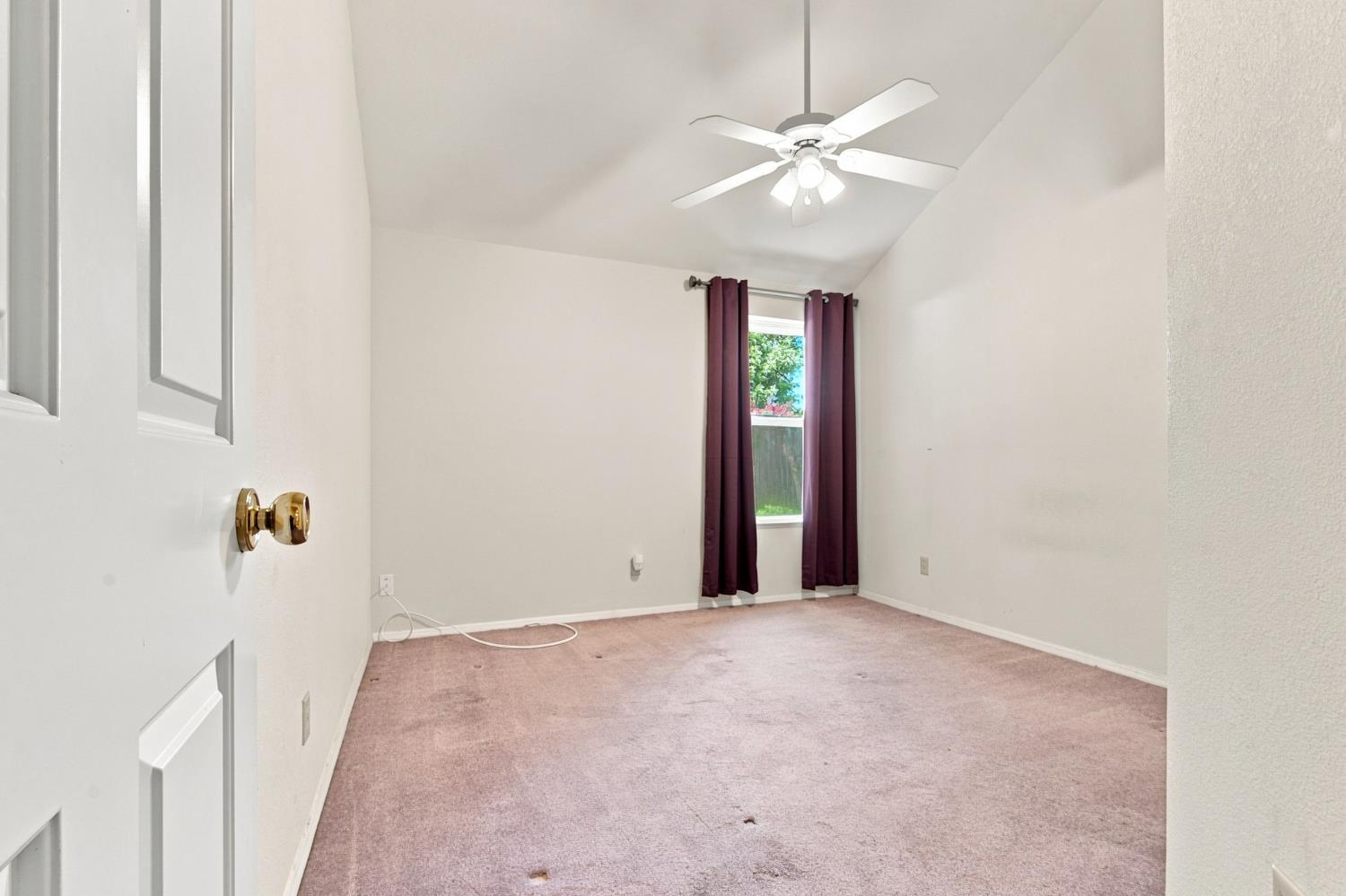9126 N Stoneridge Ln, Fresno, CA 93720