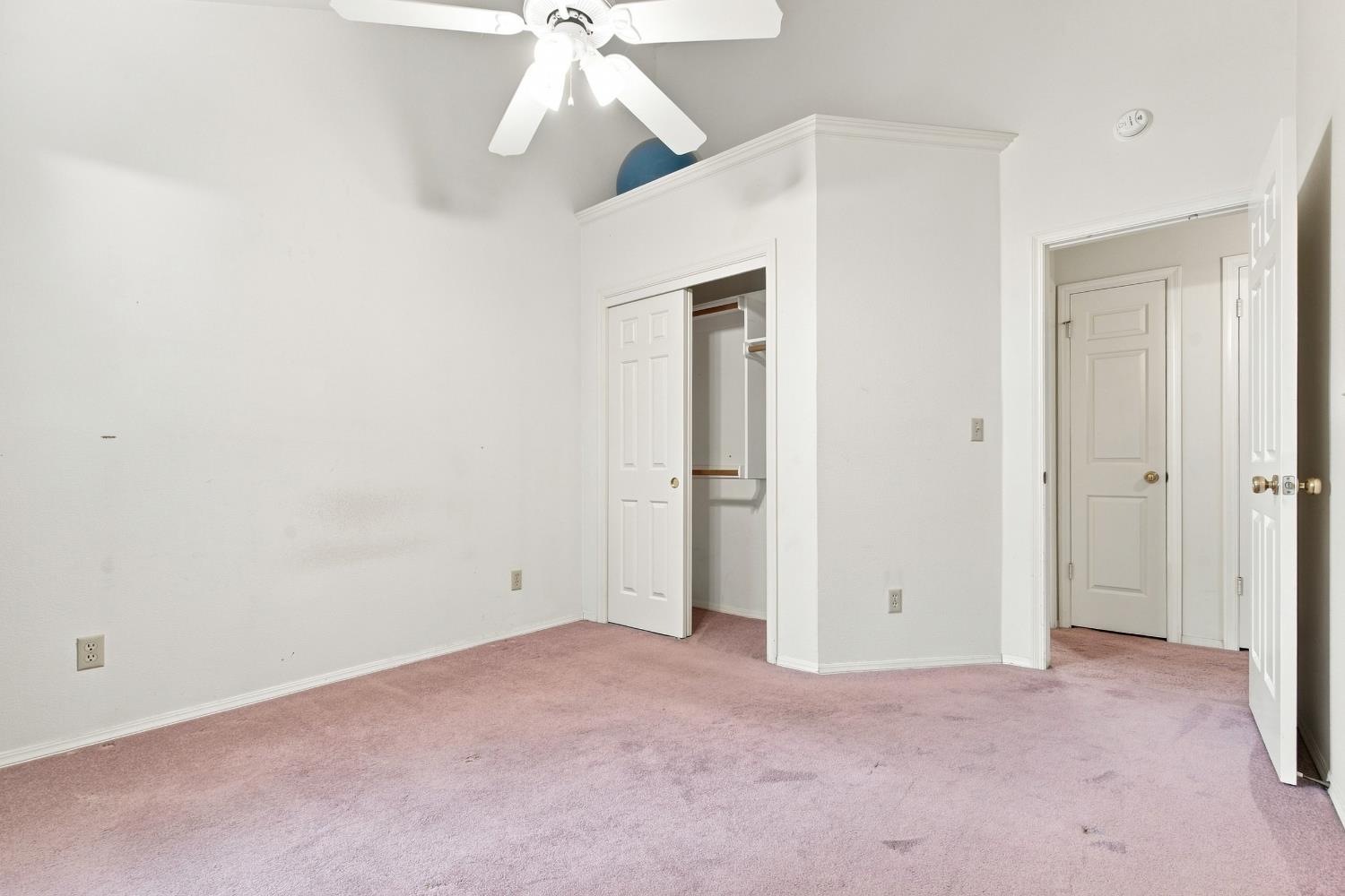9126 N Stoneridge Ln, Fresno, CA 93720