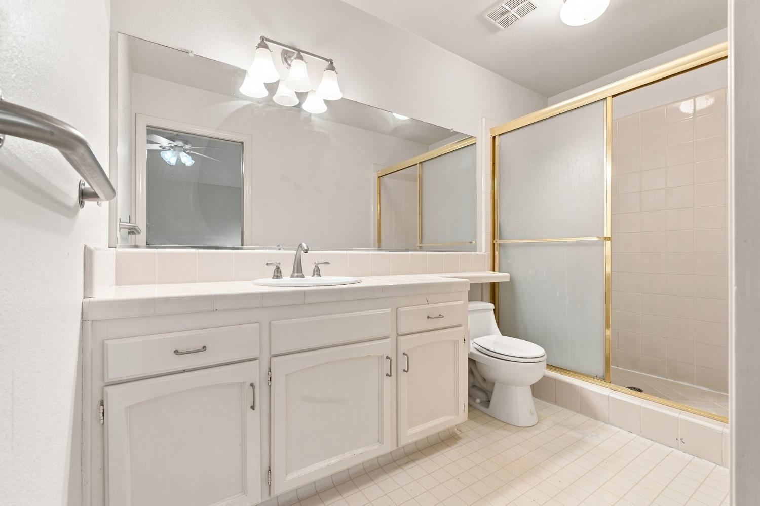 9126 N Stoneridge Ln, Fresno, CA 93720