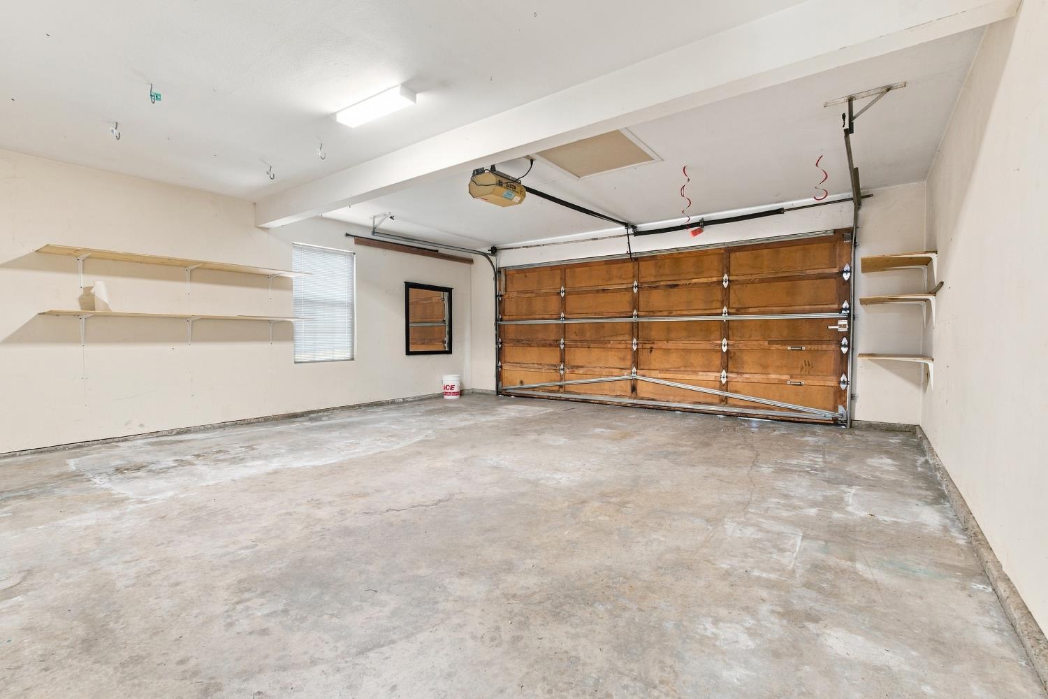 9126 N Stoneridge Ln, Fresno, CA 93720
