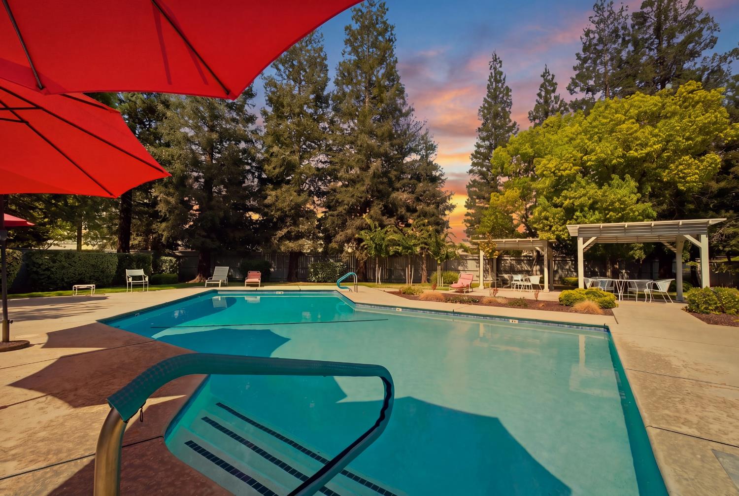 9126 N Stoneridge Ln, Fresno, CA 93720