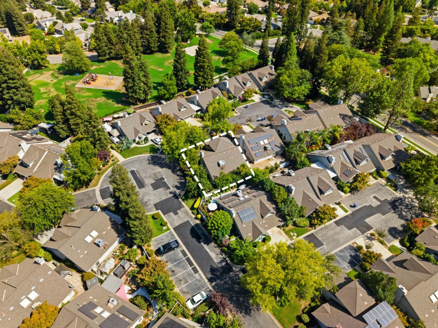 9126 N Stoneridge Ln, Fresno, CA 93720