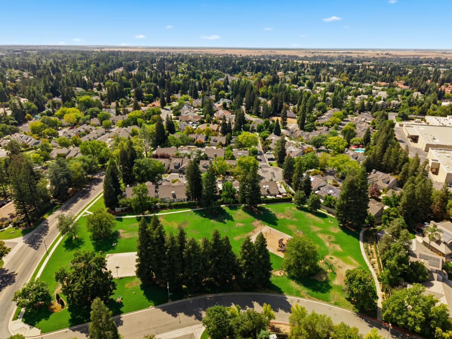 9126 N Stoneridge Ln, Fresno, CA 93720