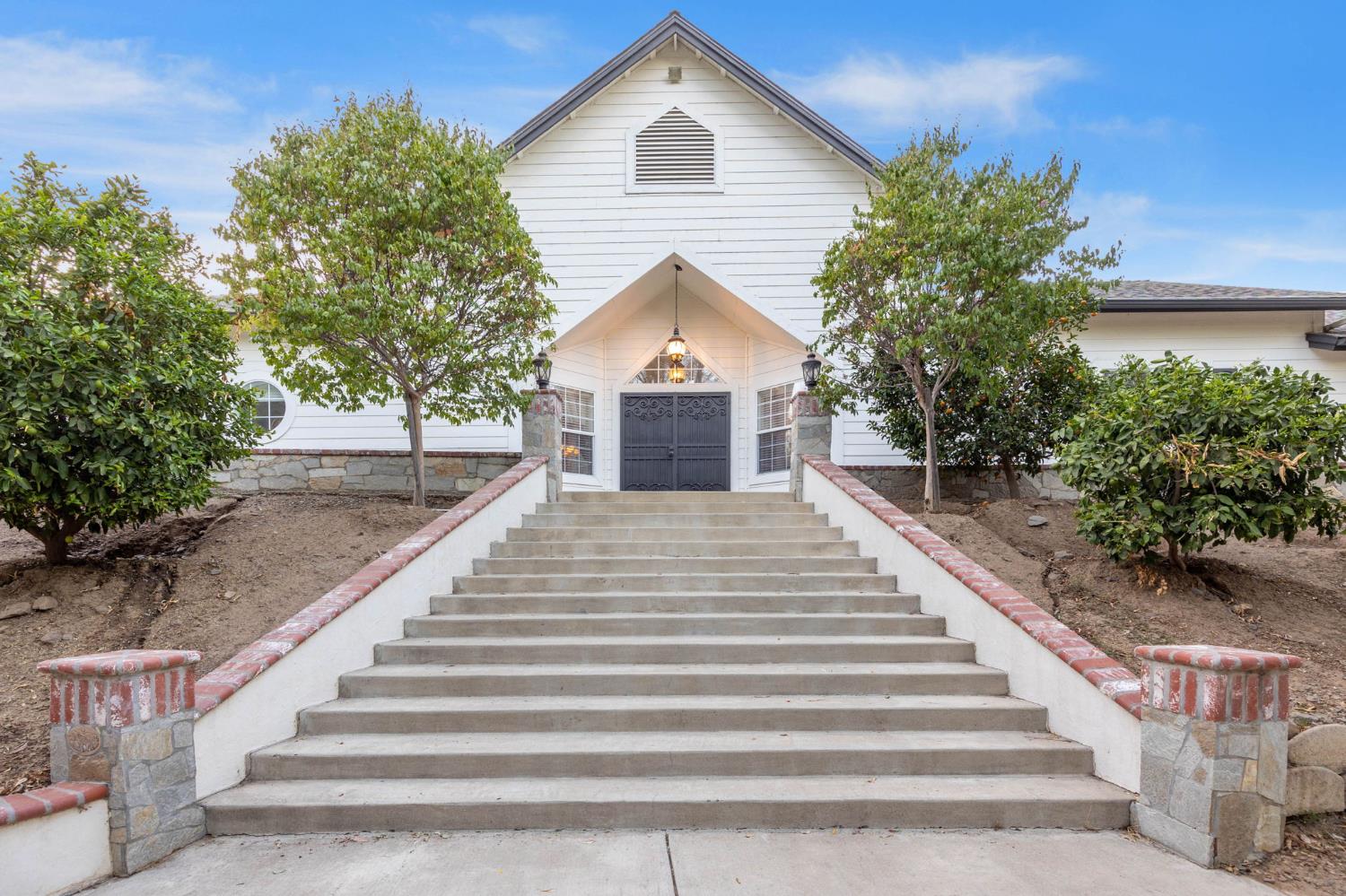 42761 Juniper St, Murrieta Valley, CA 92562