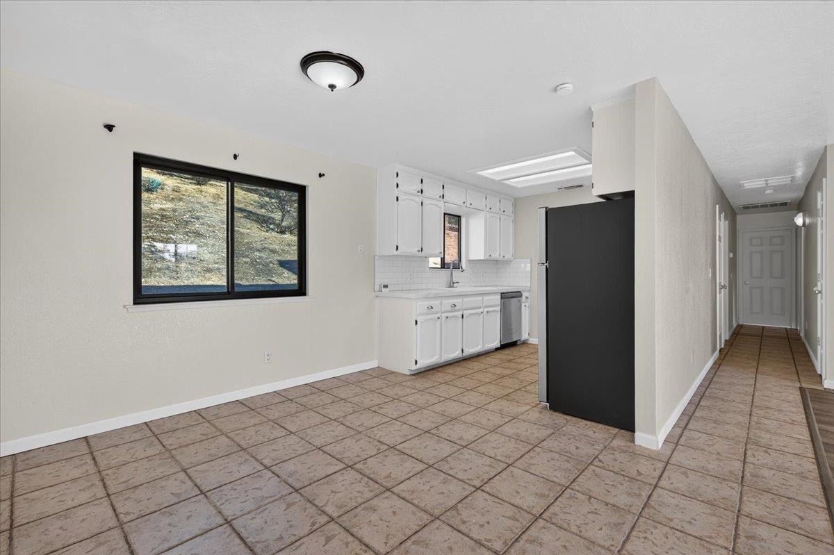 28368 River Road Way, Madera, CA 93636