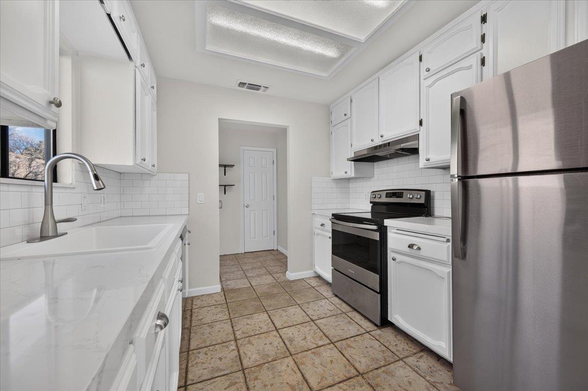 28368 River Road Way, Madera, CA 93636