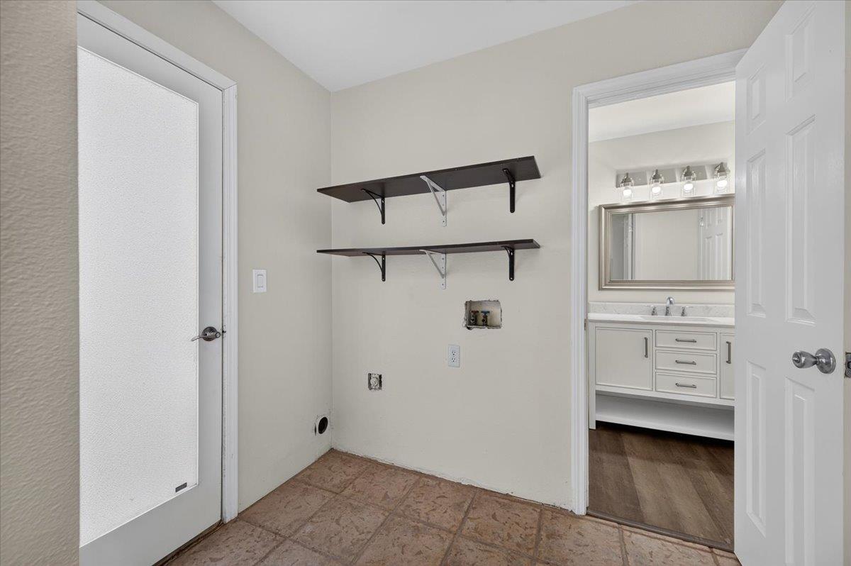28368 River Road Way, Madera, CA 93636