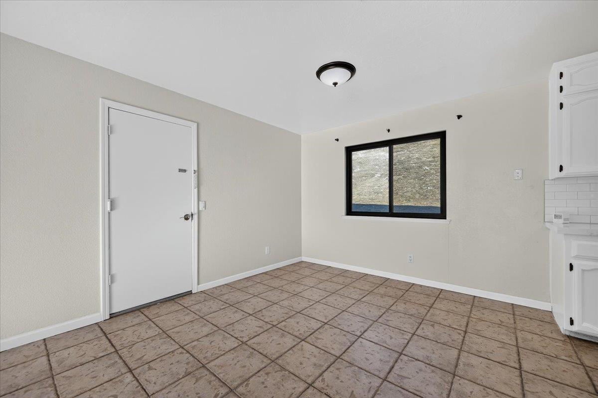 28368 River Road Way, Madera, CA 93636