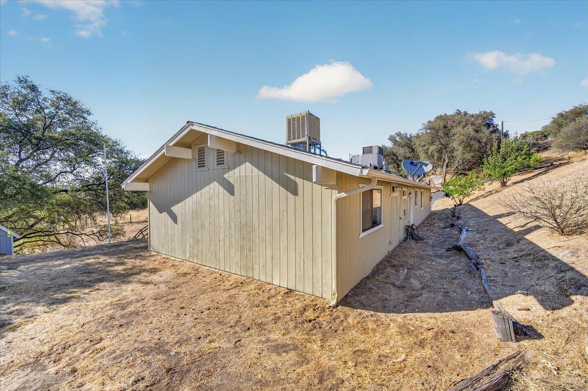 28368 River Road Way, Madera, CA 93636