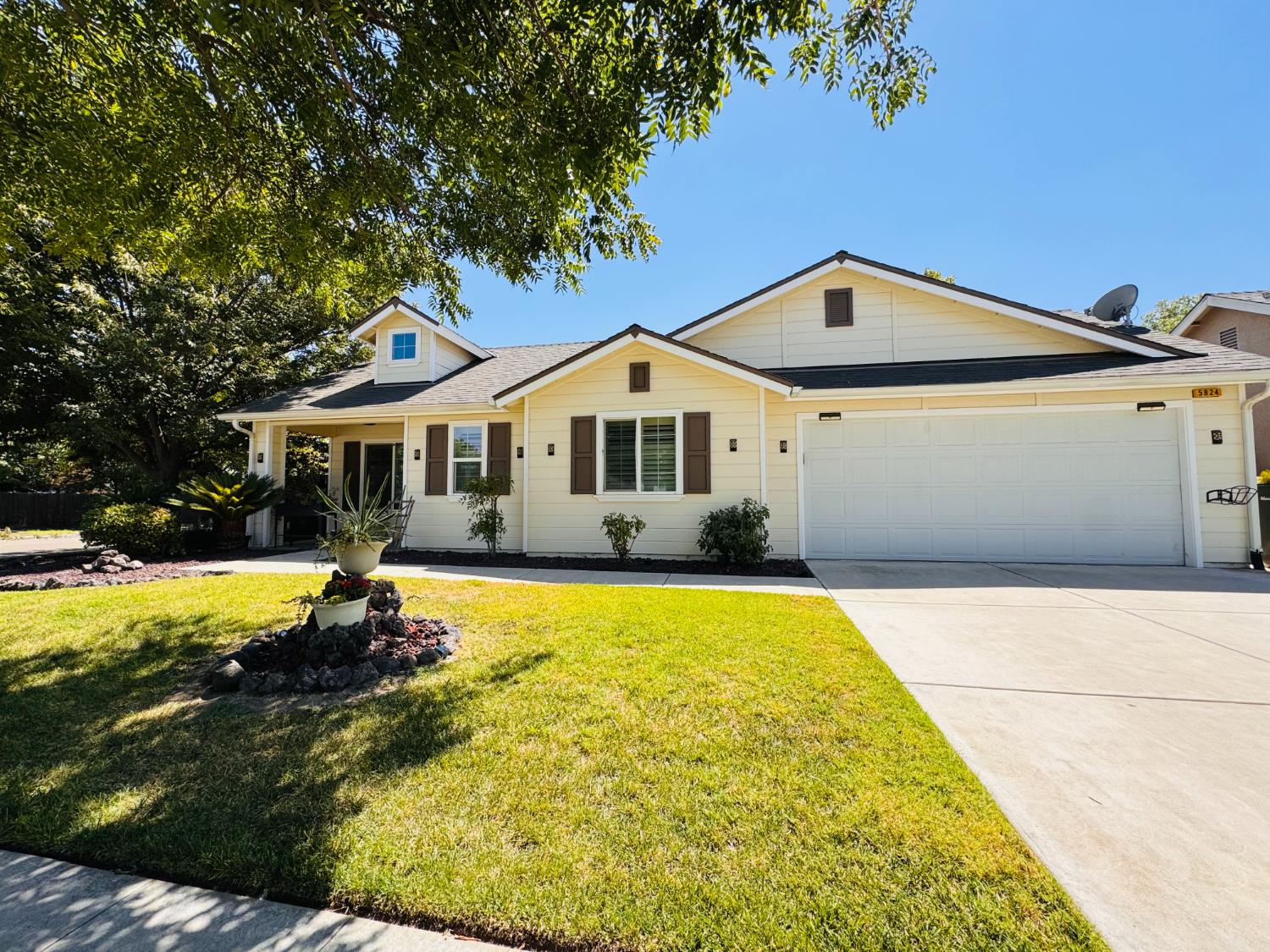 5824 E Kaviland Ave, Fresno, CA 93727
