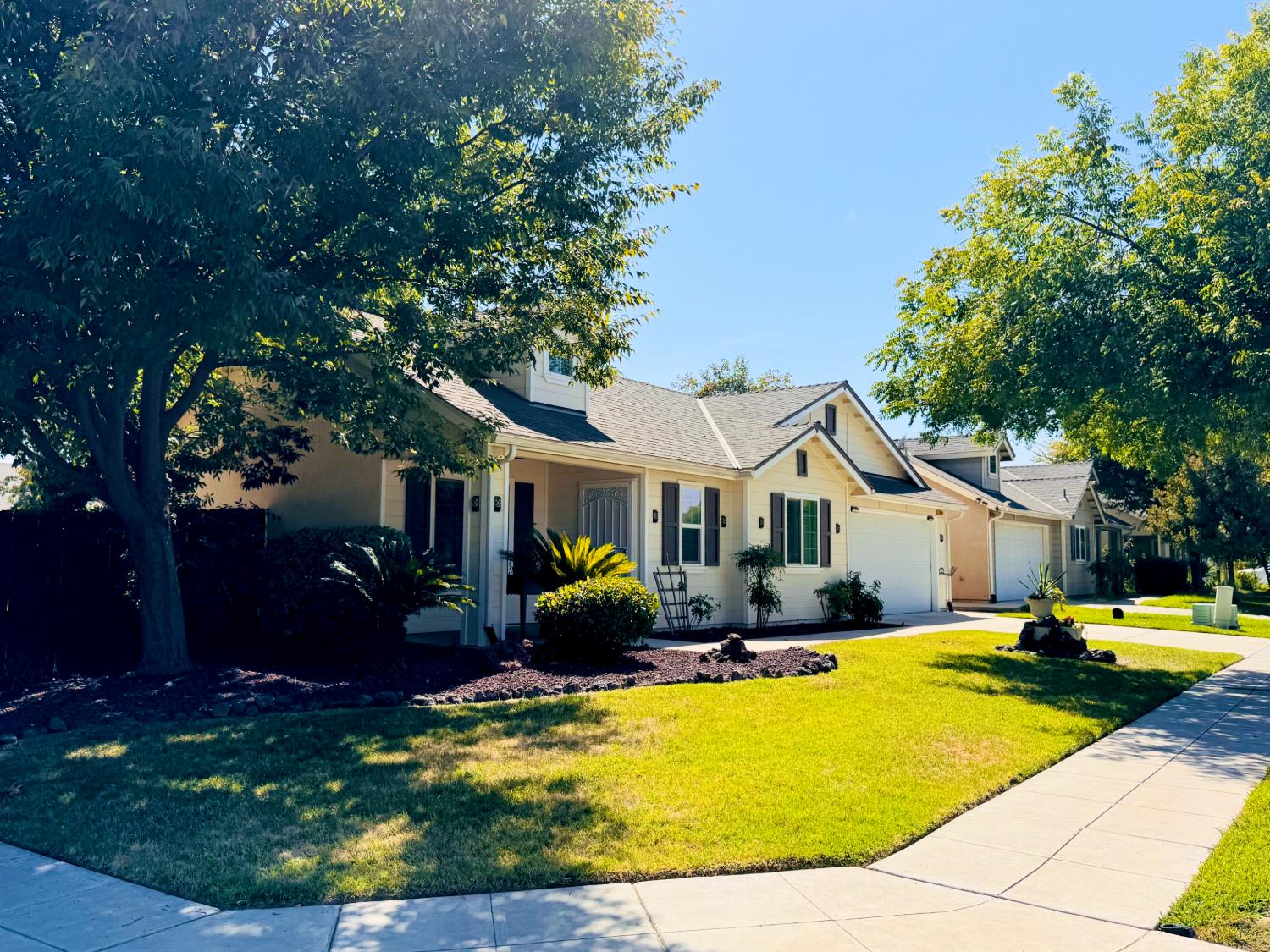 5824 E Kaviland Ave, Fresno, CA 93727
