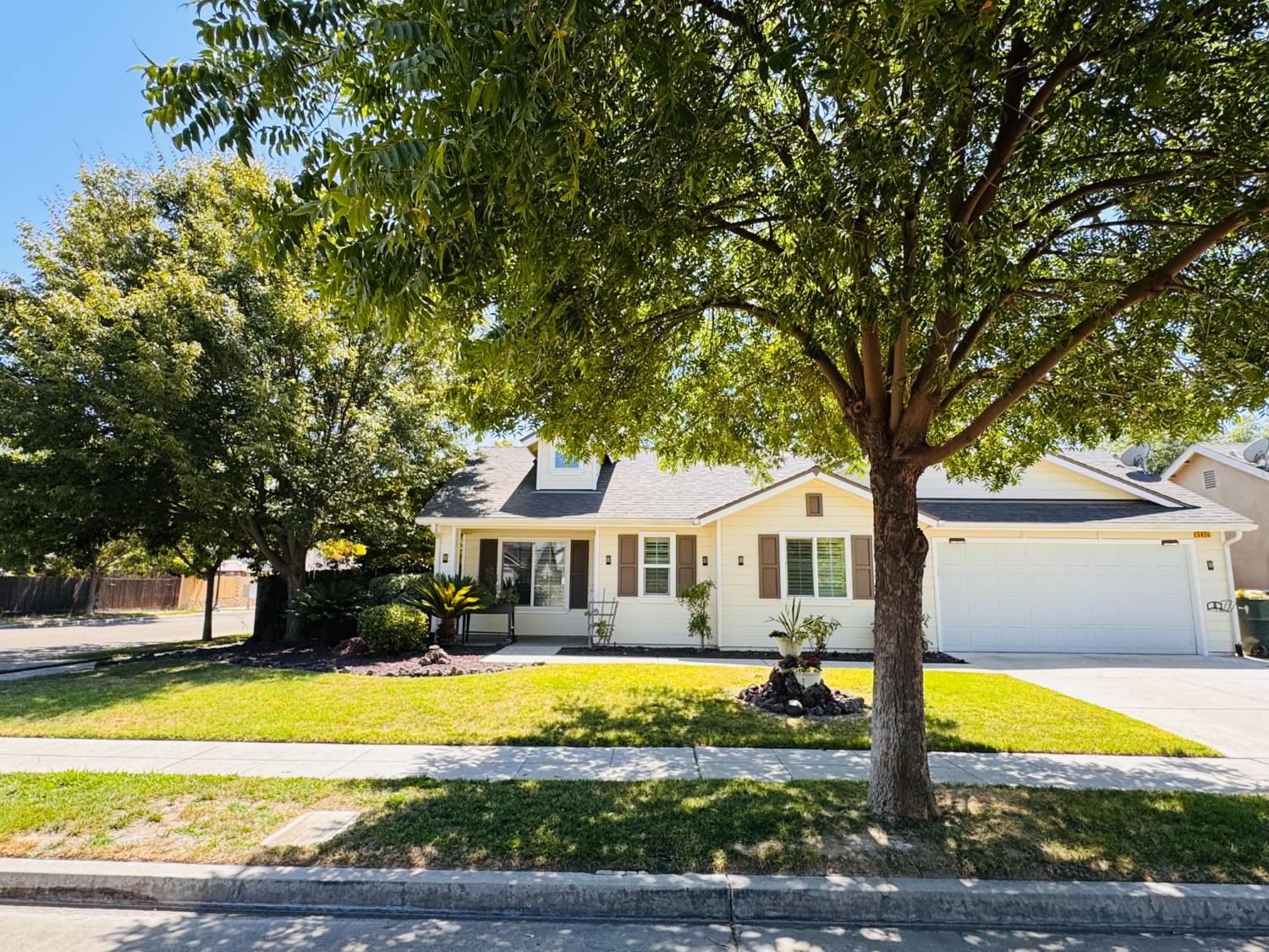 5824 E Kaviland Ave, Fresno, CA 93727
