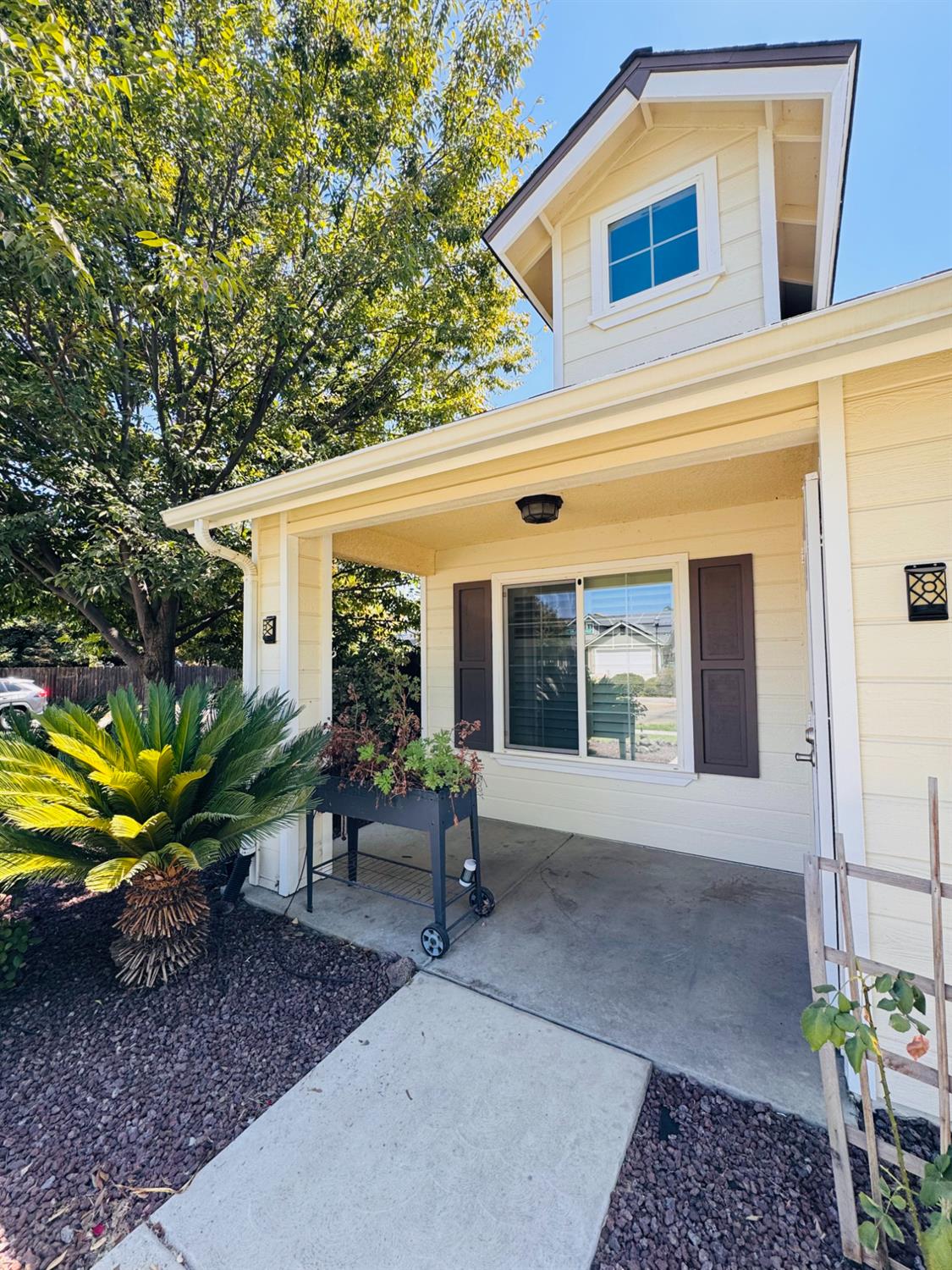 5824 E Kaviland Ave, Fresno, CA 93727