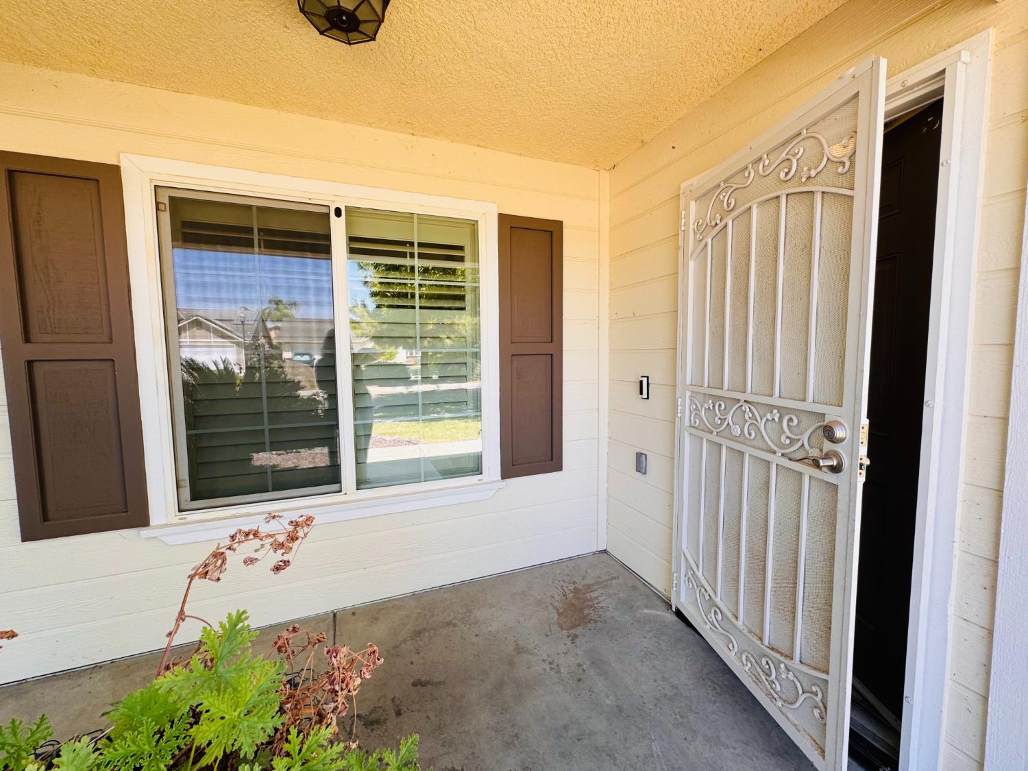 5824 E Kaviland Ave, Fresno, CA 93727