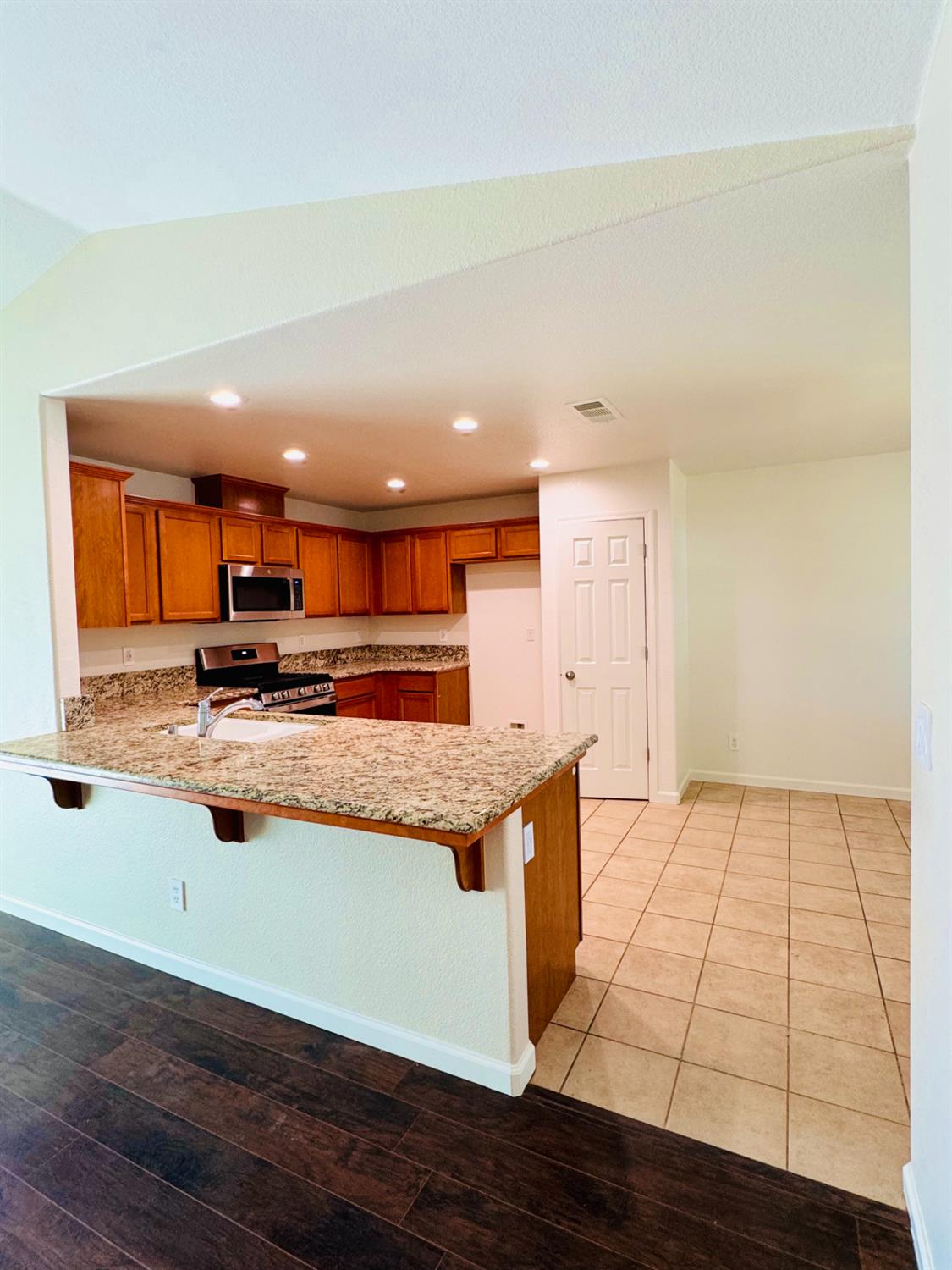 5824 E Kaviland Ave, Fresno, CA 93727