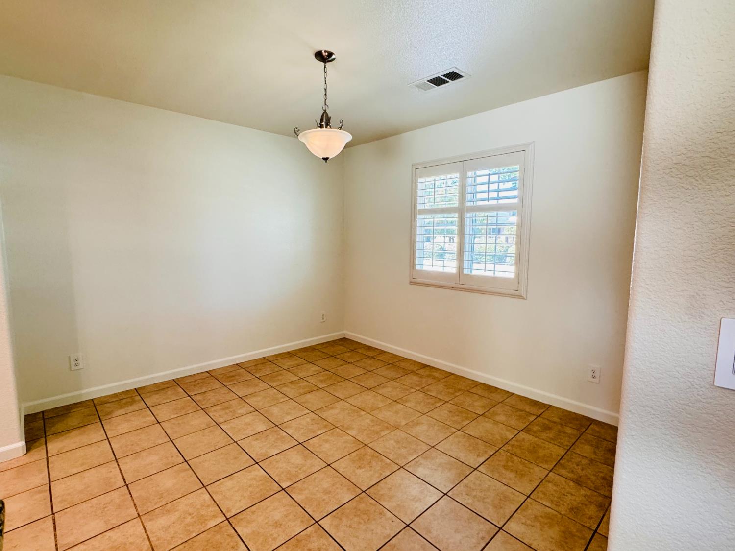 5824 E Kaviland Ave, Fresno, CA 93727
