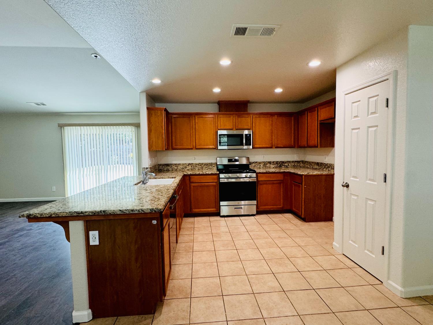 5824 E Kaviland Ave, Fresno, CA 93727