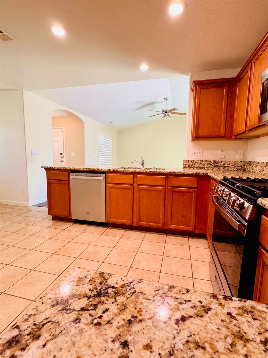 5824 E Kaviland Ave, Fresno, CA 93727