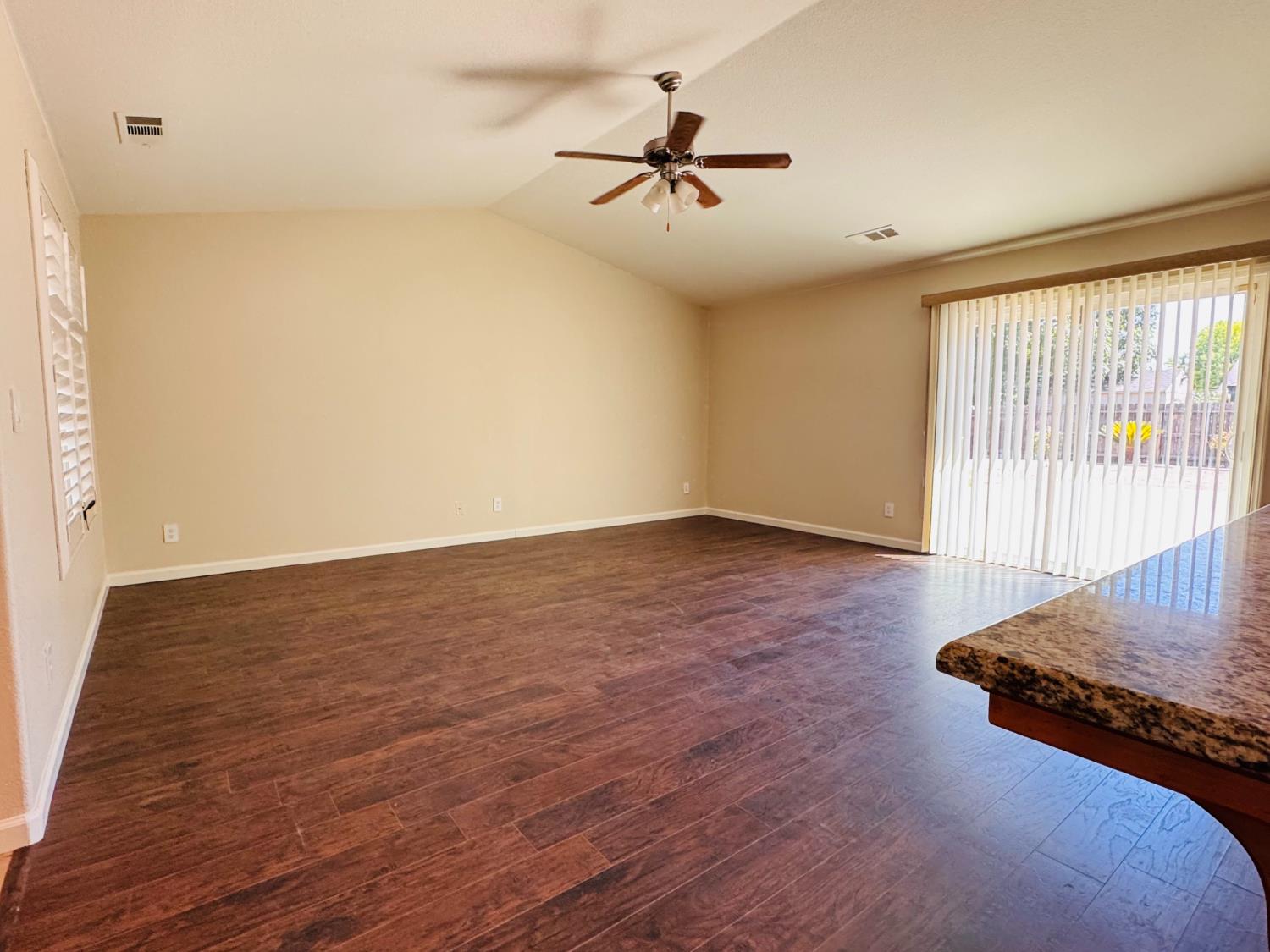 5824 E Kaviland Ave, Fresno, CA 93727