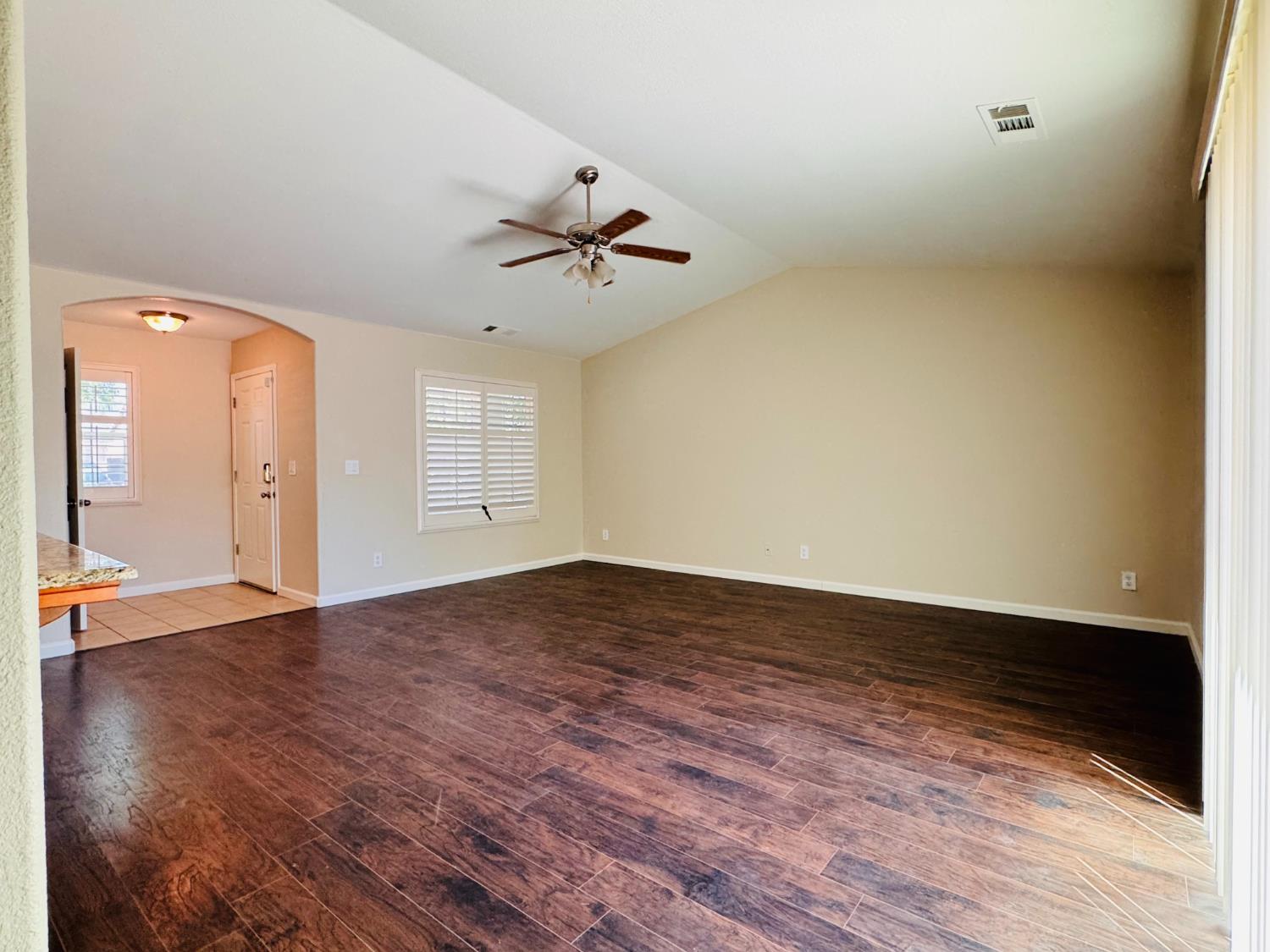 5824 E Kaviland Ave, Fresno, CA 93727