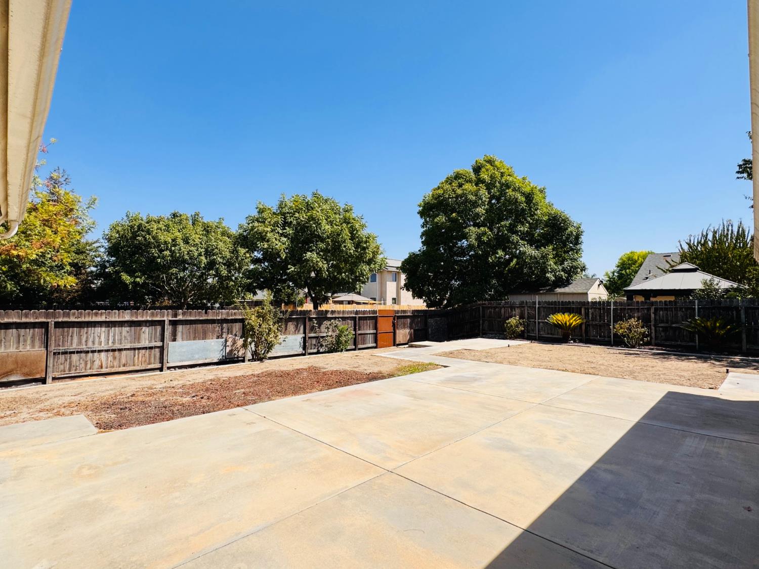 5824 E Kaviland Ave, Fresno, CA 93727